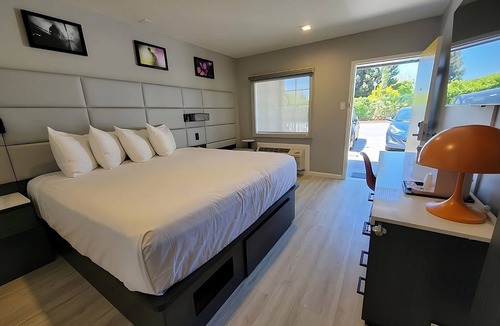 Newhall Hotel | Excellent Choice! Minutes to Pruneridge Golf Club! With FREE Parking!