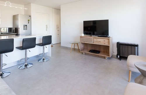 Sea Point Apartment | Exclusive Apartment | Spacious | Views | Parking
