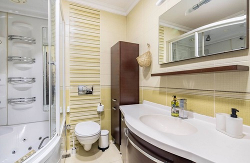 Osmanbey Apartment | Exclusive Flat with Terrace in Nisantasi