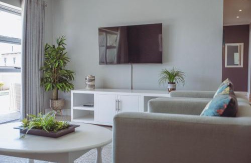 Humewood Villa | Exclusive Poolside Villa, Humewood
