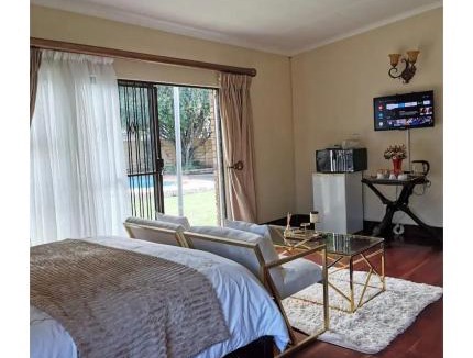Greater Johannesburg Metropolitan Area House | Exclusive Private Room in Joburg No loadshedding