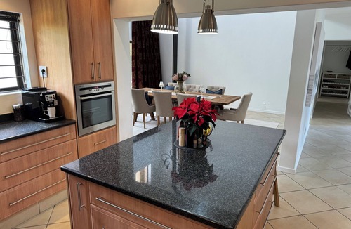 Heldervue House | Exclusive vacation home with sea views in Somerset West