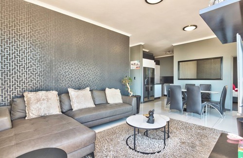 Observatory Apartment | Executive 2-Bedroom Apartment with 180° City Views in Cape Town
