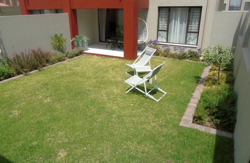 Greater Johannesburg Metropolitan Area Condo | Executive condo with a tasteful retro touch