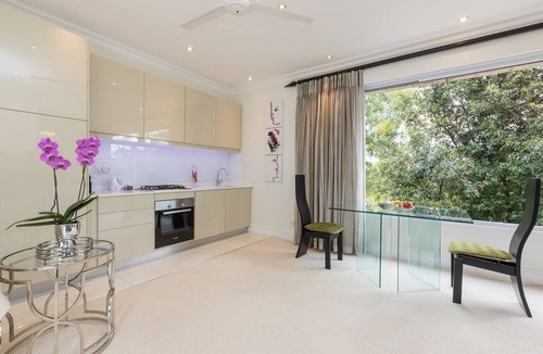 Greater Johannesburg Metropolitan Area Apartment | Executive luxury loft overlooking a green park and bird sanctuary