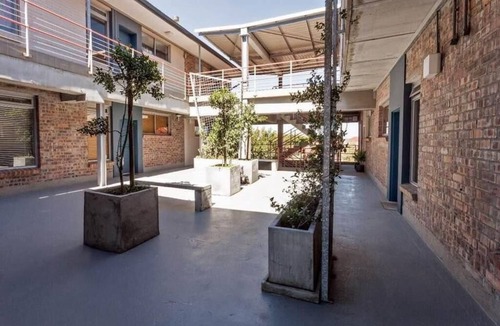 Salt River Apartment | Executive Studio + Free Parking + Street Art Murals near Woodstock Craft Markets