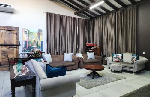 Schoemansville House | Expansive 5-bedroom house