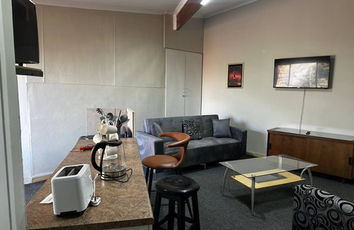 Elarduspark Apartment | Experience Comfort & Style in This Cozy 2-Bedroom Apartment in Pretoria!