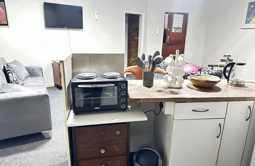 Elarduspark Apartment | Experience Comfort & Style in This Cozy 2-Bedroom Apartment in Pretoria!
