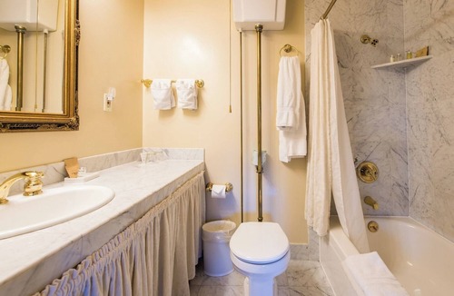 Santa Rosa Hotel | Experience Historic Charm + Comfort in a Serene Santa Rosa Wine Country Room