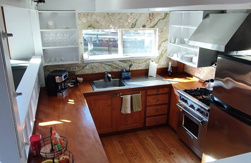 Marin City Boat Rental | Experience the unique floating home community of Sausalito!