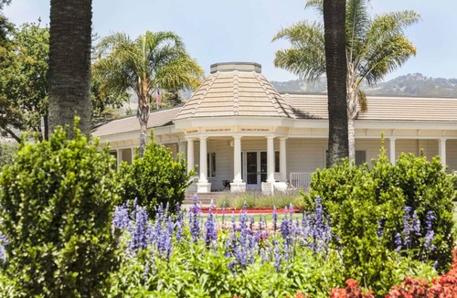 Napa House | Explore More of Napa Valley! 4 Relaxing Units, Outdoor Pool, Onsite Golf Course!