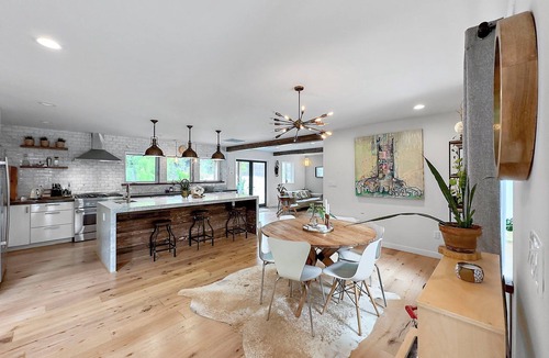 Redway House | Explore Redwood forests on the Avenue of The Giants and the Eel river