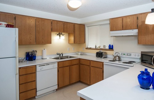 Seaside House | Explore Seaside from this beautiful 3-bedroom home, 1.5 Blocks to the Beach