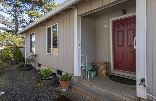 Seaside House | Explore Seaside from this beautiful 3-bedroom home, 1.5 Blocks to the Beach