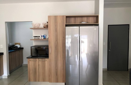 Greater Johannesburg Metropolitan Area House | Exquisite Home In Sandton w/Pool. Inverter & Gym