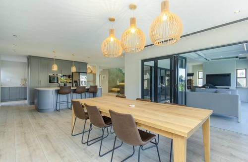 Simondium House | Exquisite Pool House on Pearl Valley Golf Estate - secure and exclusive