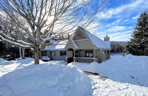 Bretton Woods Villa | F7 Comfortable golf course townhouse within walking distance of Mount Washington Hotel!