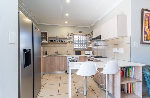 Greater Johannesburg Metropolitan Area House | Fabulous 3-bedroom house with an Office & Wifi 200 Mbps in Johannesburg, Gauteng