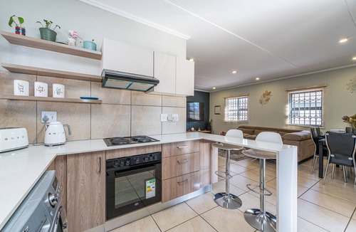 Greater Johannesburg Metropolitan Area House | Fabulous 3-bedroom house with an Office & Wifi 200 Mbps in Johannesburg, Gauteng
