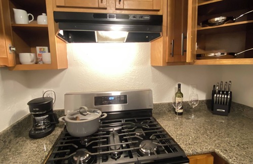 Belding Woods House | Fabulous entire 2-bedroom house with onsite washer/dryer in Richmond near Bart.
