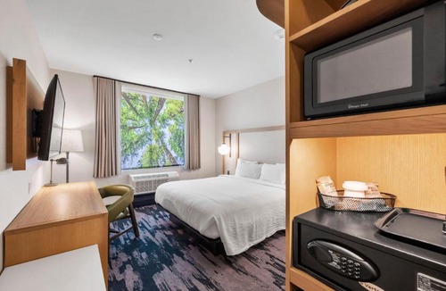The East Side Hotel | Fairfield by Marriott Inn & Suites San Francisco Airport Oyster Point Area
