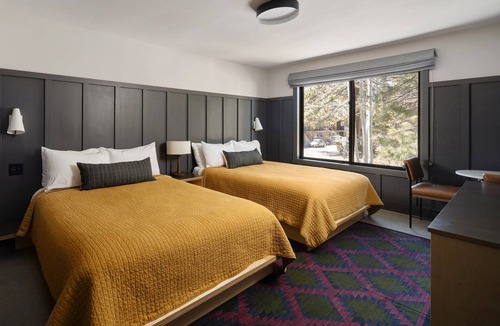 Lakeside Park Hotel | Familly Rooms | Pets are Welcome | 5 Relaxing Rooms | Lake Tahoe Retreat