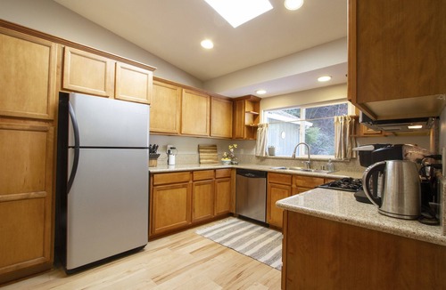 Rio Nido House | Family 5BR 5BA Retreat Hot Tub River Access Community Pool
