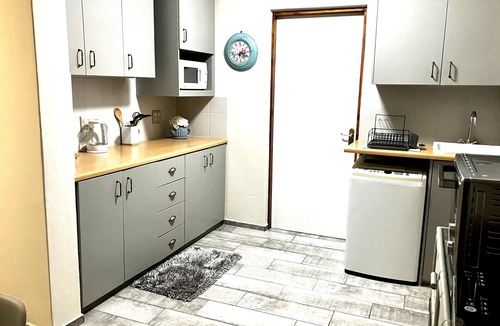 Betty's Bay Apartment | Family-friendly apartment with a sea view and close to the beach