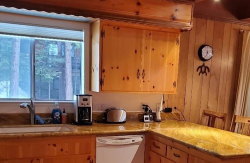 Cold Springs Cabin | Family Friendly Cabin mins from Pinecrest & Dodge Ridge