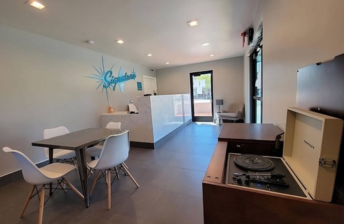 Newhall Hotel | Family Fun at California’s Great America Park! 4 Comfortable Units, Free Parking