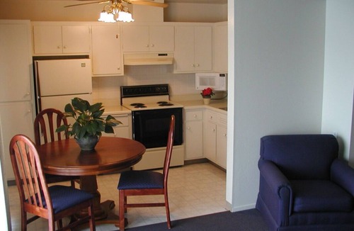 East End Apartment | Family Vacation in Cali! Free Breakfast, Pool, Jacuzzi, Free Parking!