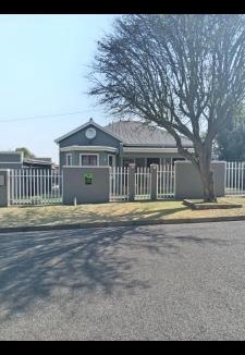Primrose Apartment | Fancy Pansy 4: Secure Modern 2 bed family home