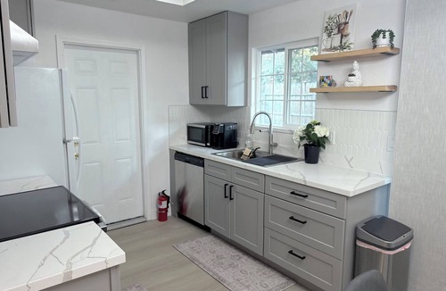 Stockton Apartment | Fantastic 2-bedroom duplex with AC in charming Stockton