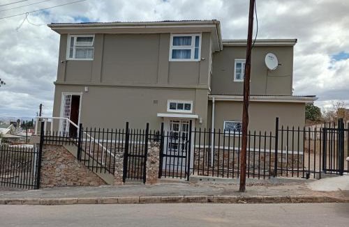 Oudtshoorn House | Faranie Guesthouse