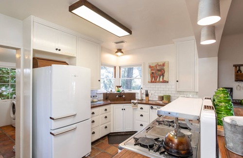 Paso Robles House | FARM HOUSE Paso Robles, 46 West, Fire pit, Pet friendly