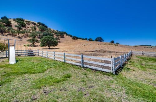 Paicines House | Fenced Yard & Outdoor Bar: Hillside Paicines Home!