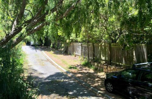 Scott Estate Apartment | Fig Tree Cottage Close to Sea and Shops