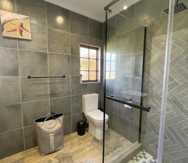 Hillcrest House | FIG TREE HOUSE Entire holiday home, self catering, 4 bedroom, 2 bathroom, deck and garden