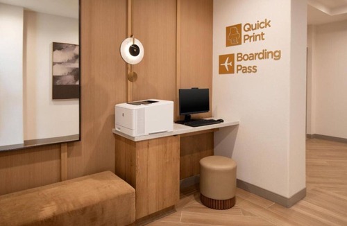 Burlingame House | Find comfort at our family-friendly hotel room in San Francisco