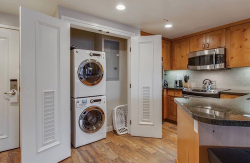 Lakeside Park Resort | 𝐅𝐢𝐧𝐝𝐢𝐧𝐠 𝐌𝐞𝐢𝐥𝐢 Ski-In/Out Wonderland TimberLodge Resort+Amenities.2BR