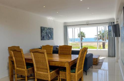 Mouille Point Apartment | First floor apartment with beautiful sea view