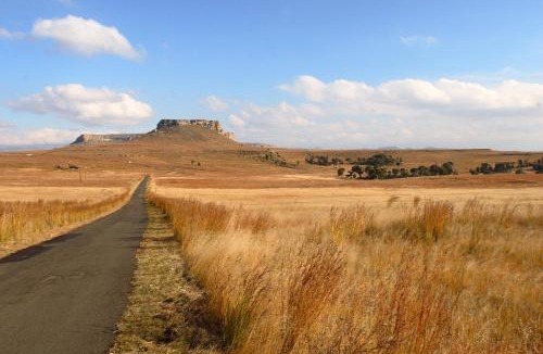 Phuthaditjhaba Hotel | First Group Qwantani
