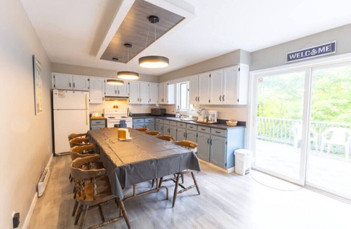 Bouvet Island House | Five Bedroom, Two Bathroom, Dog Friendly Home with a short walk to the beach.