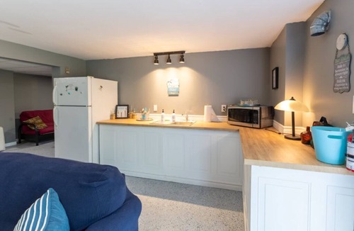 Bouvet Island House | Five Bedroom, Two Bathroom, Dog Friendly Home with a short walk to the beach.