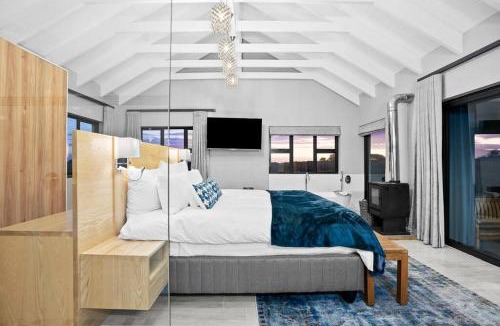 Fisherhaven Villa | Flamingo Bay Manor