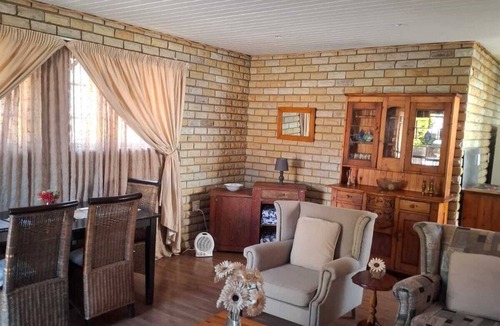 Ladybrand Apartment | Flat 3 @ 33 On Loop, Ladybrand - Cosy 2 Bedroomed, 2 Bathroom, Lounge & Kitchen.