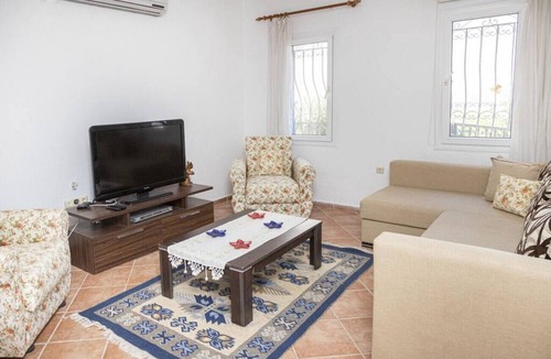 Geris Apartment | Flat w Garden and Terrace, 5 min to beach