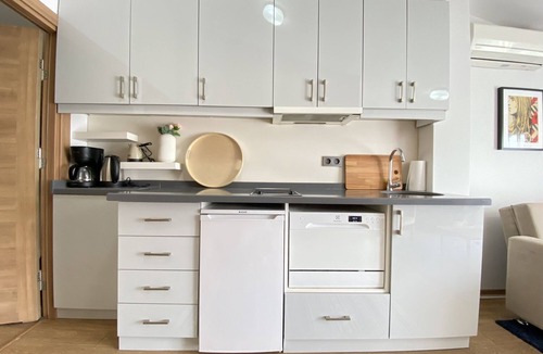 Harbiye Apartment | Flat w Terrace 10 min to City's Mall and Taksim