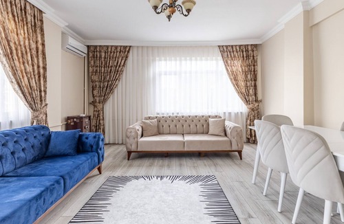 Merter Apartment | Flat with Balcony 3 min to Public Transportation
